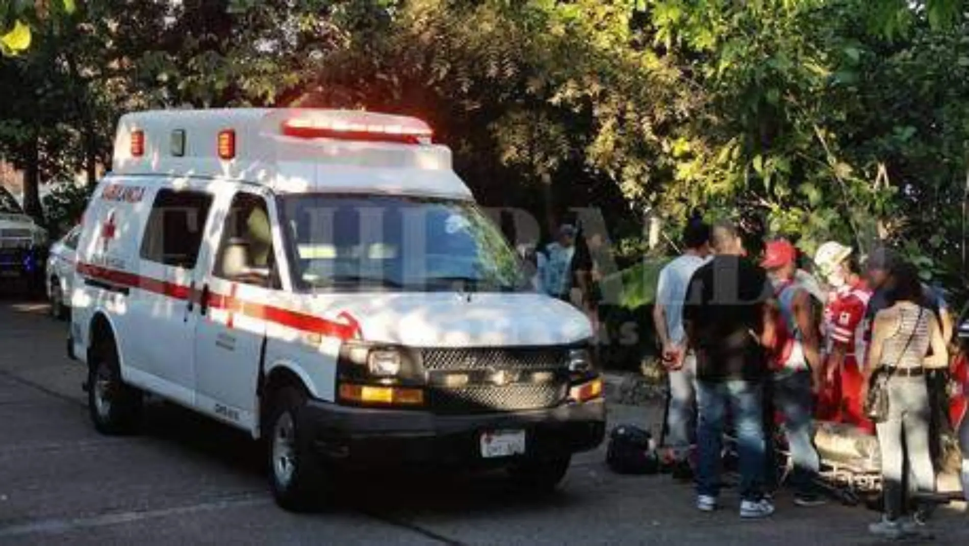 Vuelca ambulancia